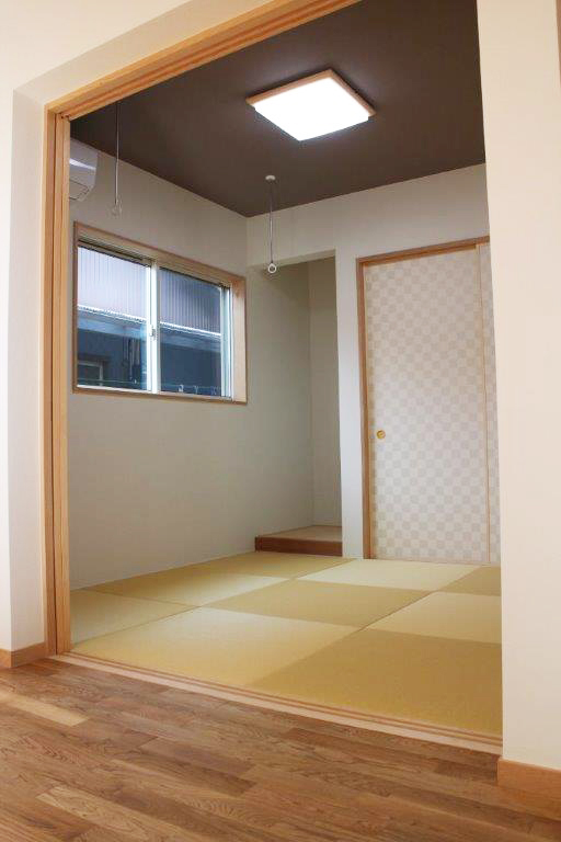 リビング併設の和室