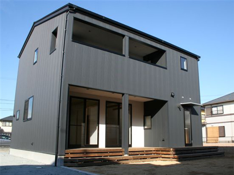 デザイン住宅 玄関に収納庫がある家:豊川市