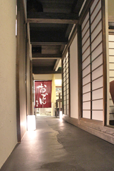豊川市:自然素材の京都老舗風外観の全面リフォーム:玄関