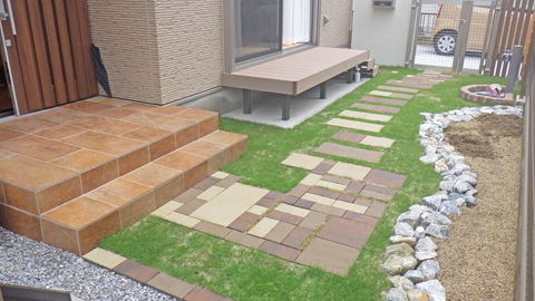 玄関:豊川市でご夫婦2人がゆったり暮らせる自然素材の注文住宅